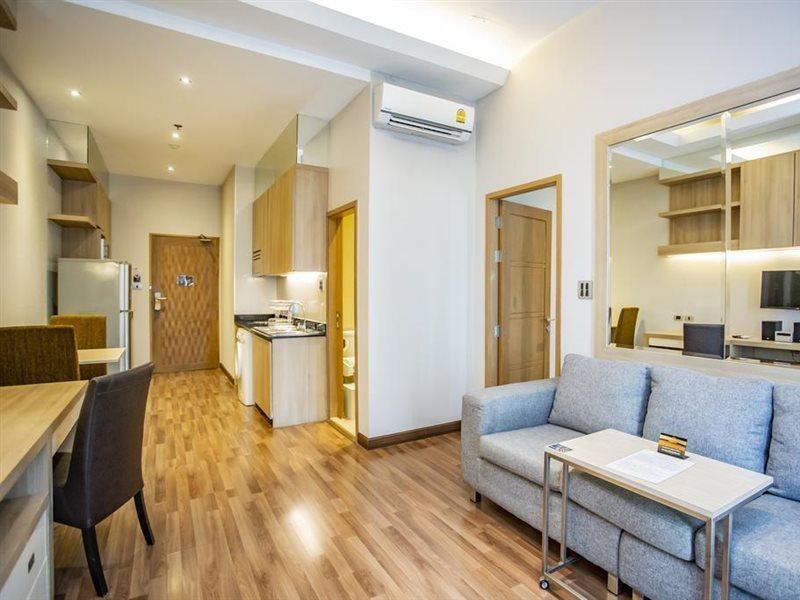 V Residence Bangkok Bagian luar foto