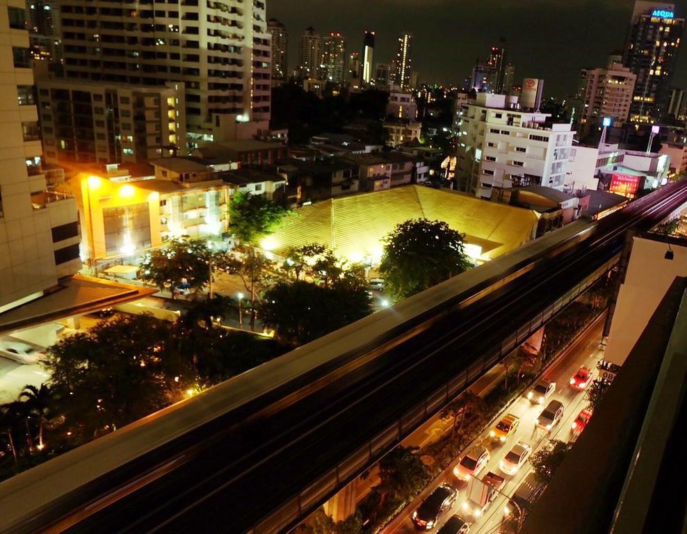 V Residence Bangkok Bagian luar foto