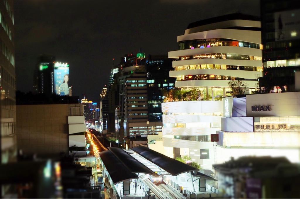 V Residence Bangkok Bagian luar foto