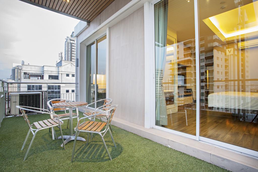 V Residence Bangkok Bagian luar foto