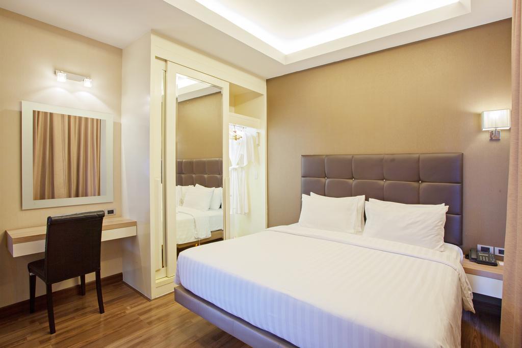 V Residence Bangkok Bagian luar foto