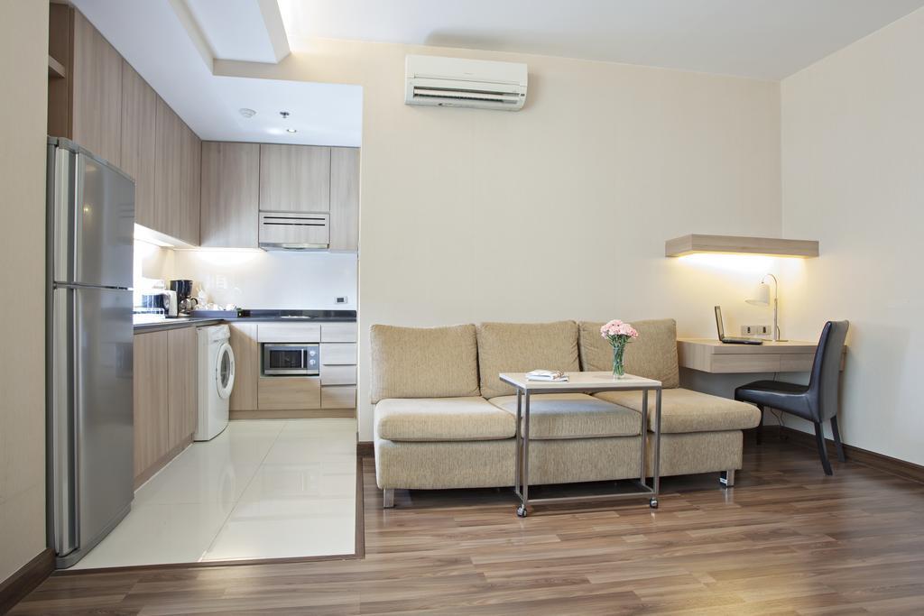 V Residence Bangkok Bagian luar foto