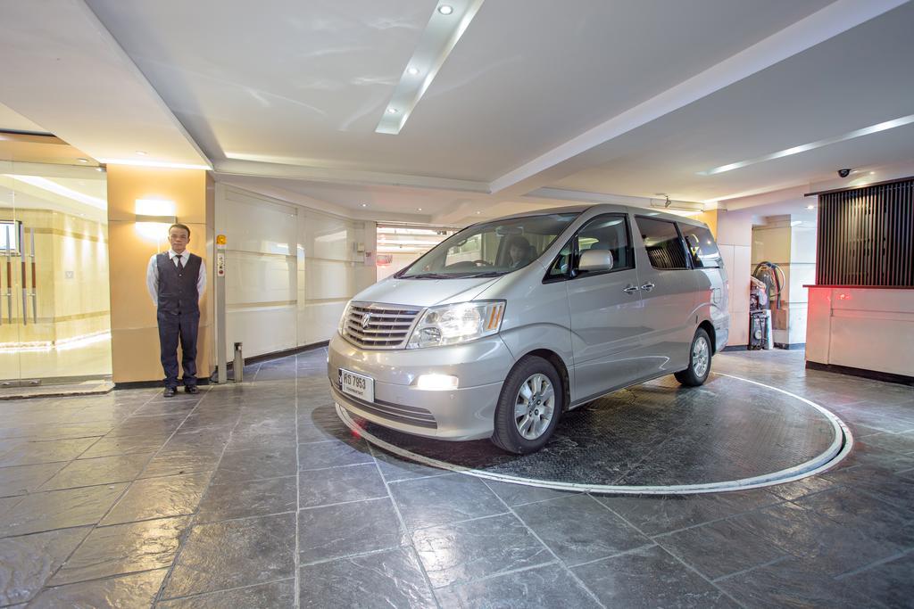 V Residence Bangkok Bagian luar foto
