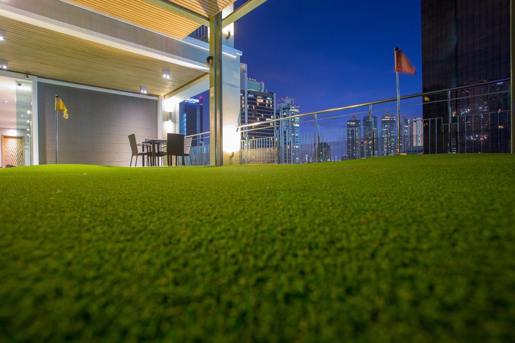 V Residence Bangkok Bagian luar foto