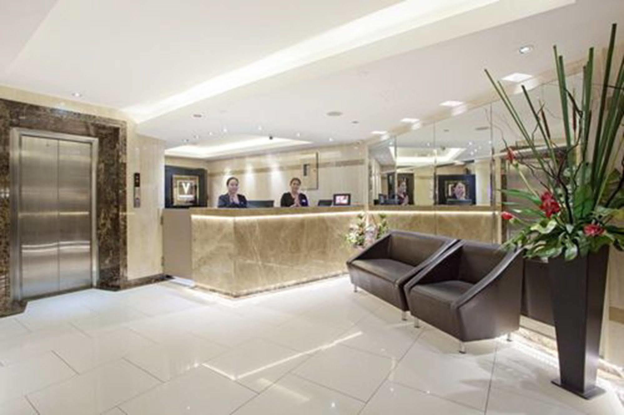 V Residence Bangkok Bagian luar foto
