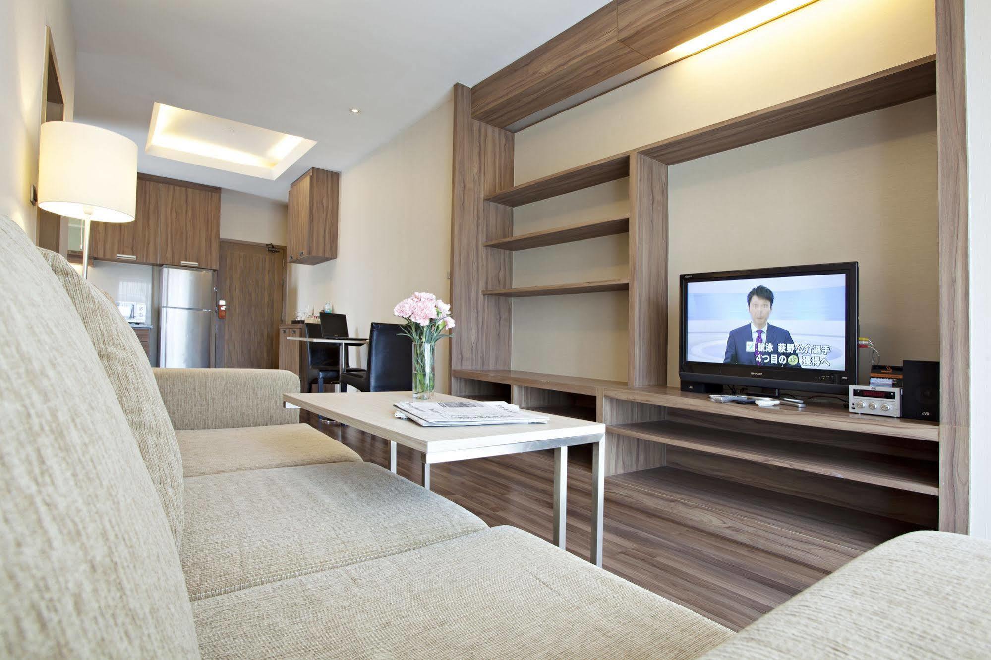 V Residence Bangkok Bagian luar foto