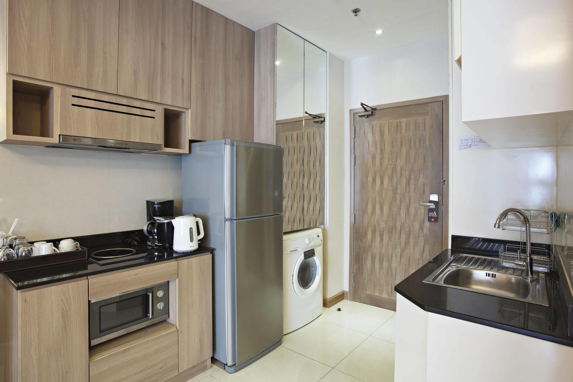 V Residence Bangkok Bagian luar foto