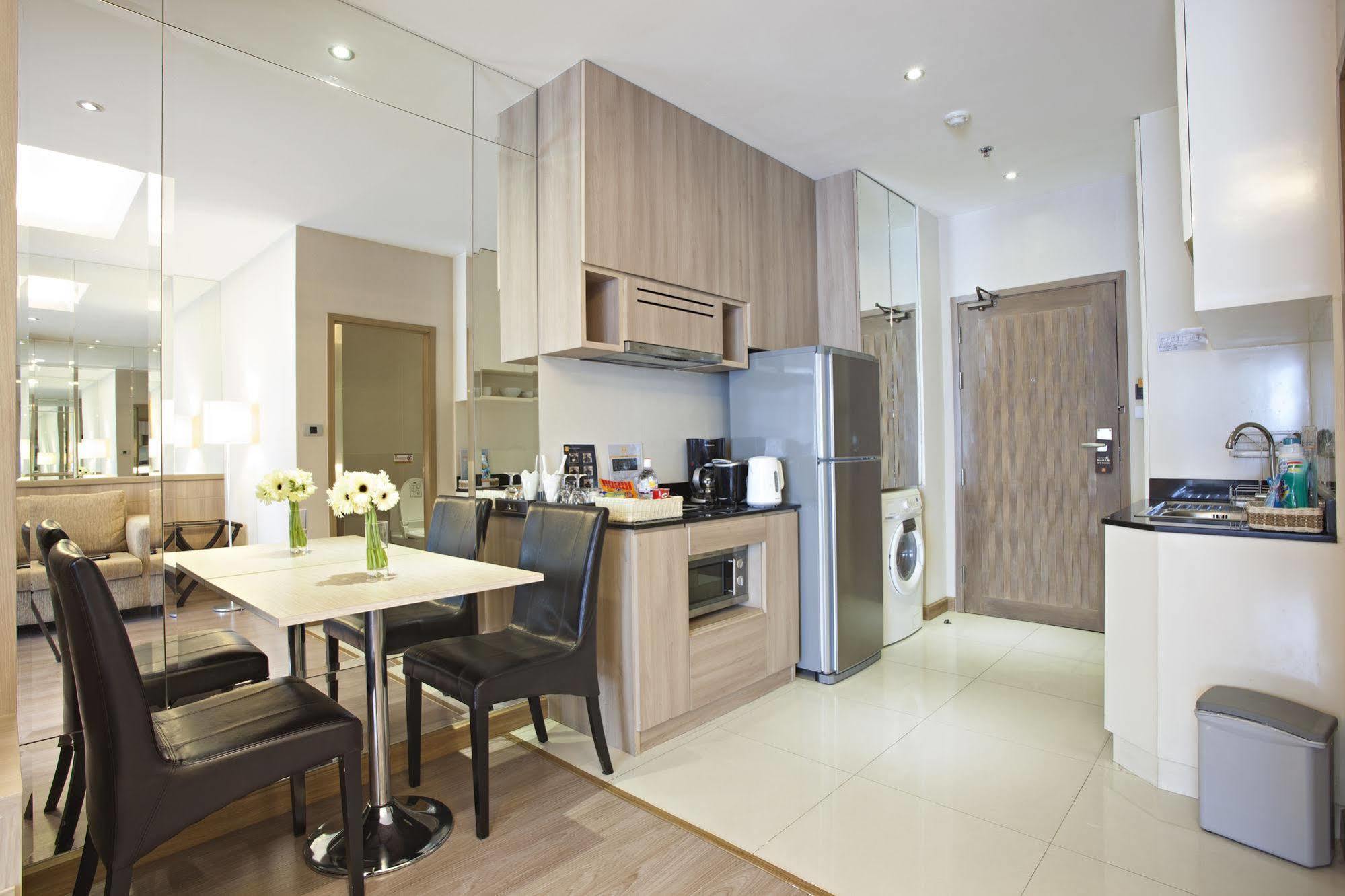 V Residence Bangkok Bagian luar foto