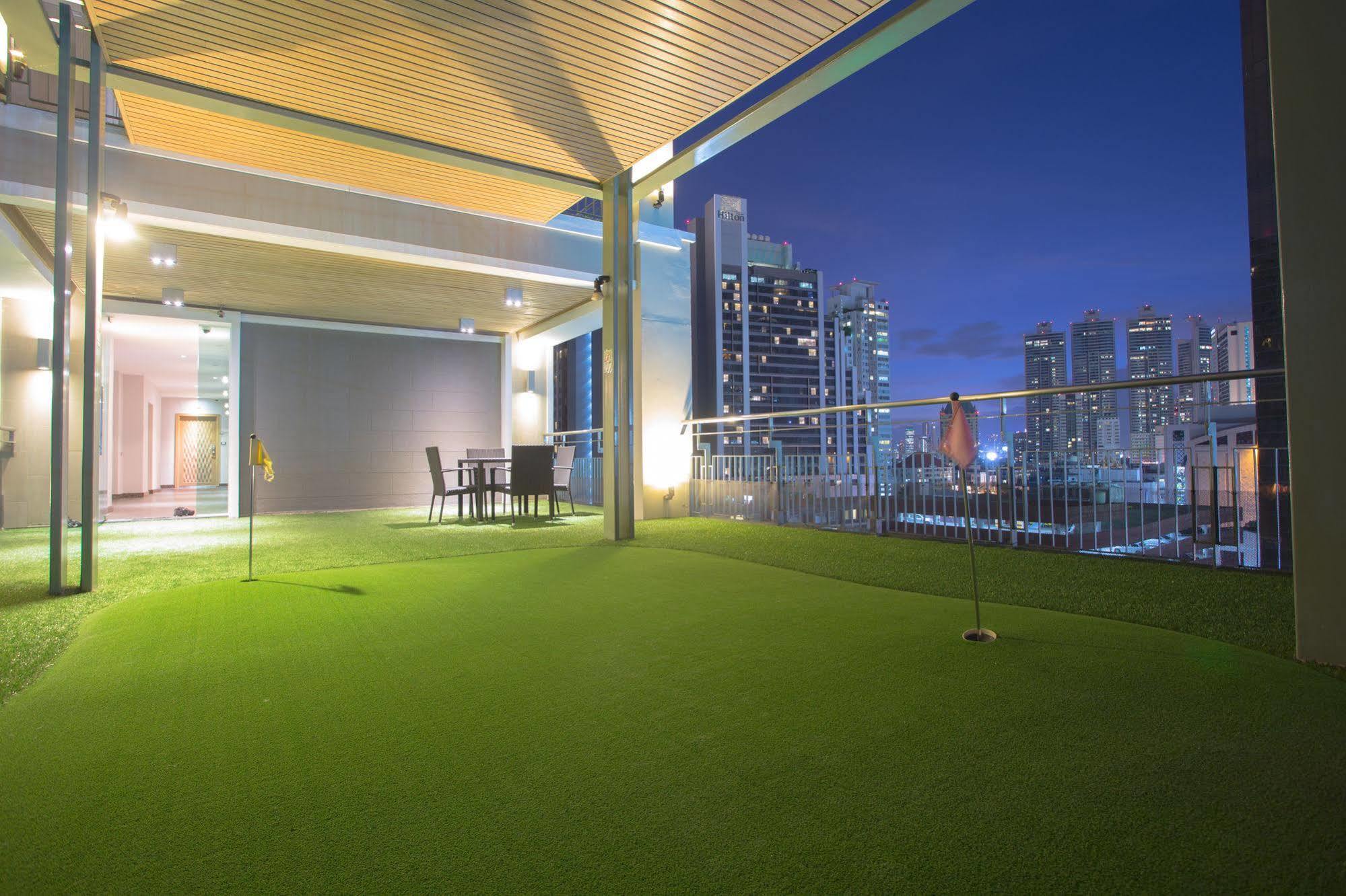 V Residence Bangkok Bagian luar foto