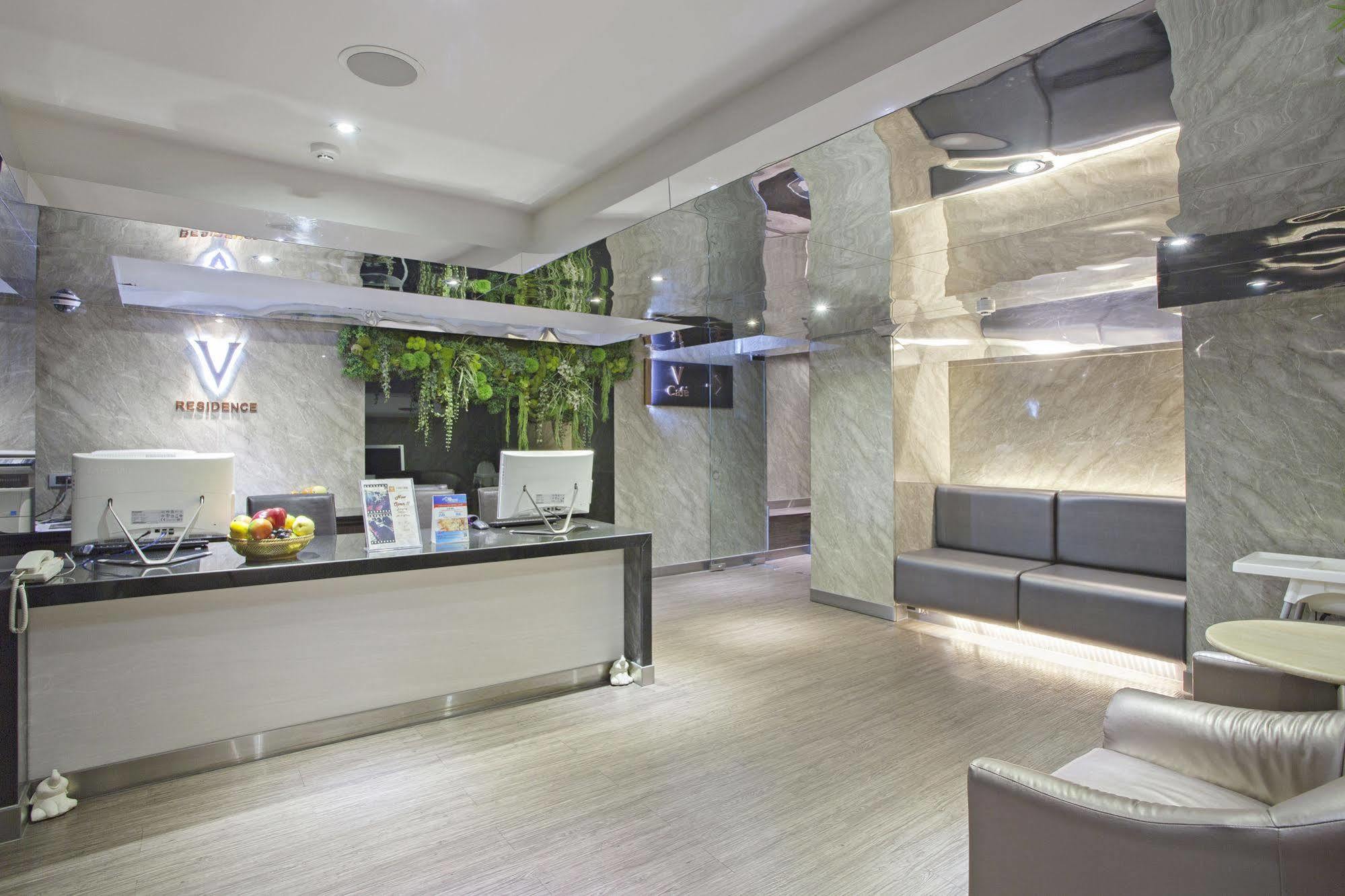 V Residence Bangkok Bagian luar foto