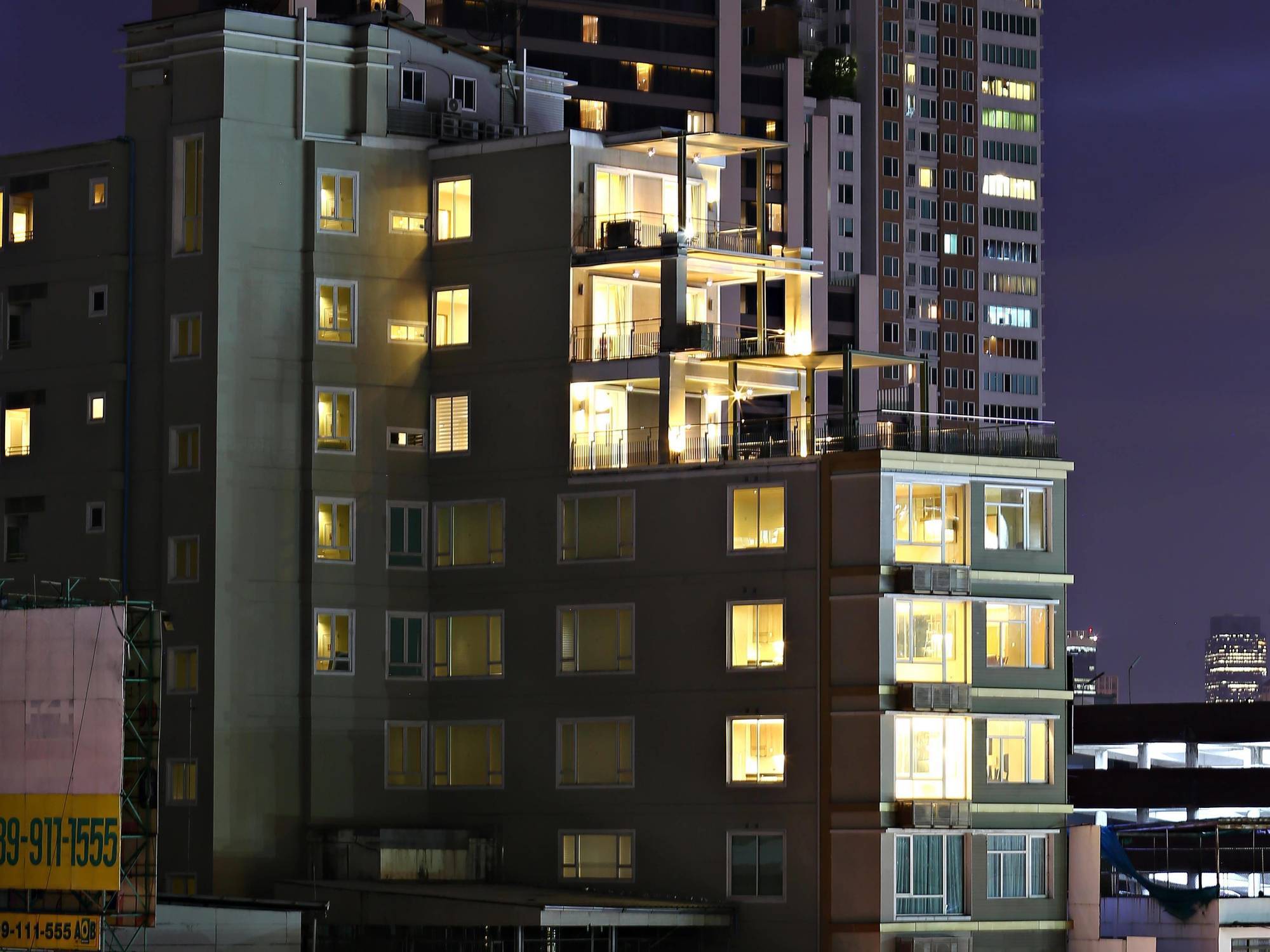 V Residence Bangkok Bagian luar foto