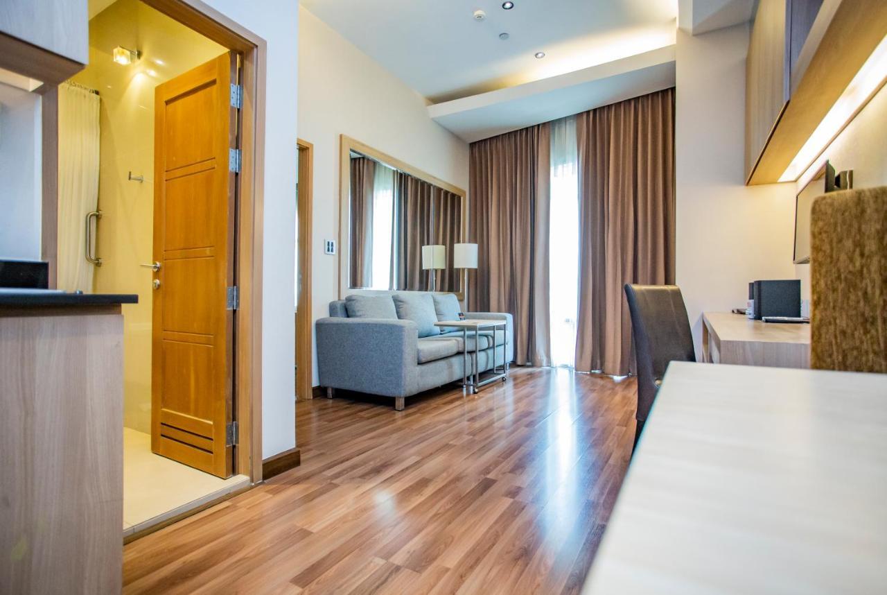 V Residence Bangkok Bagian luar foto