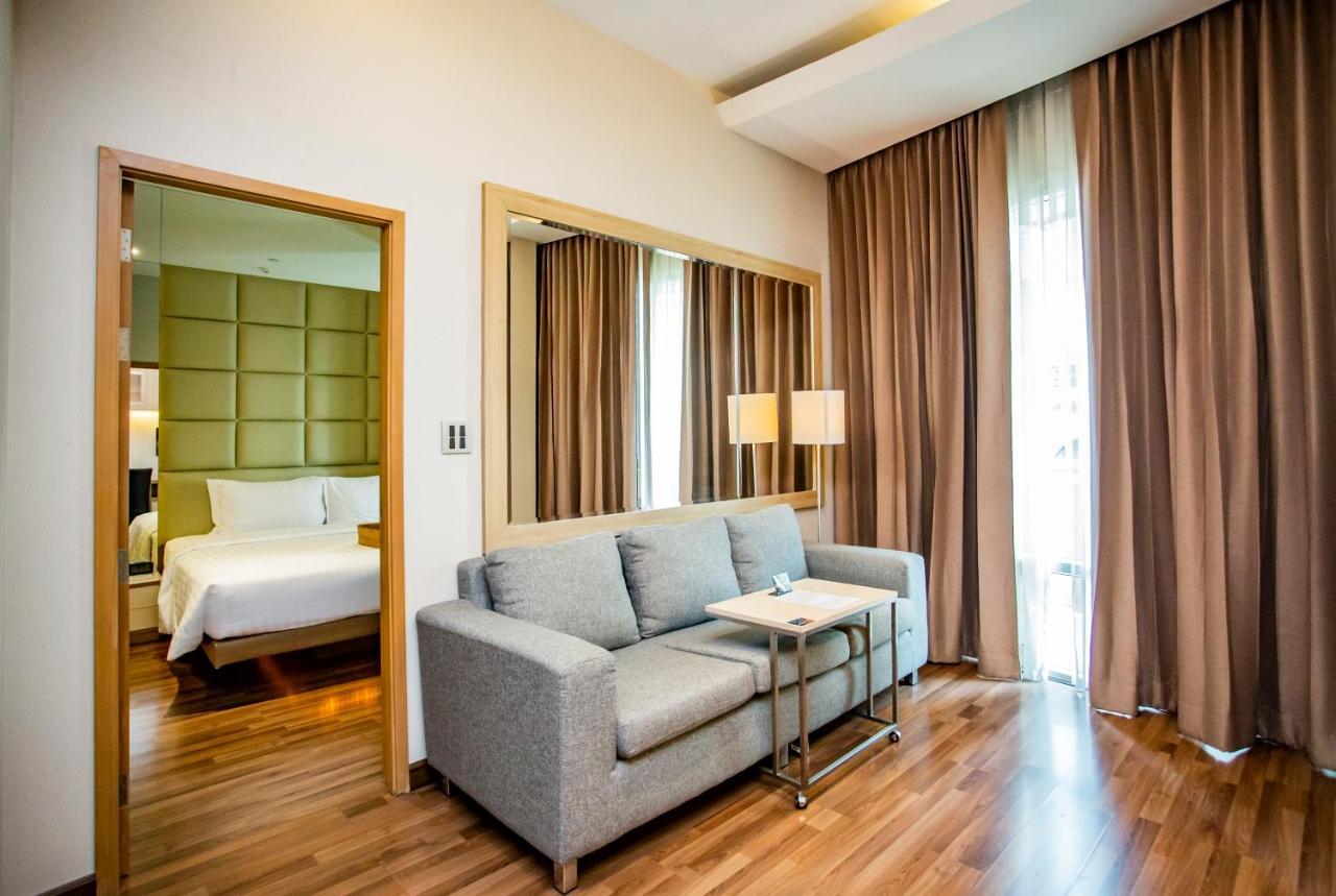 V Residence Bangkok Bagian luar foto