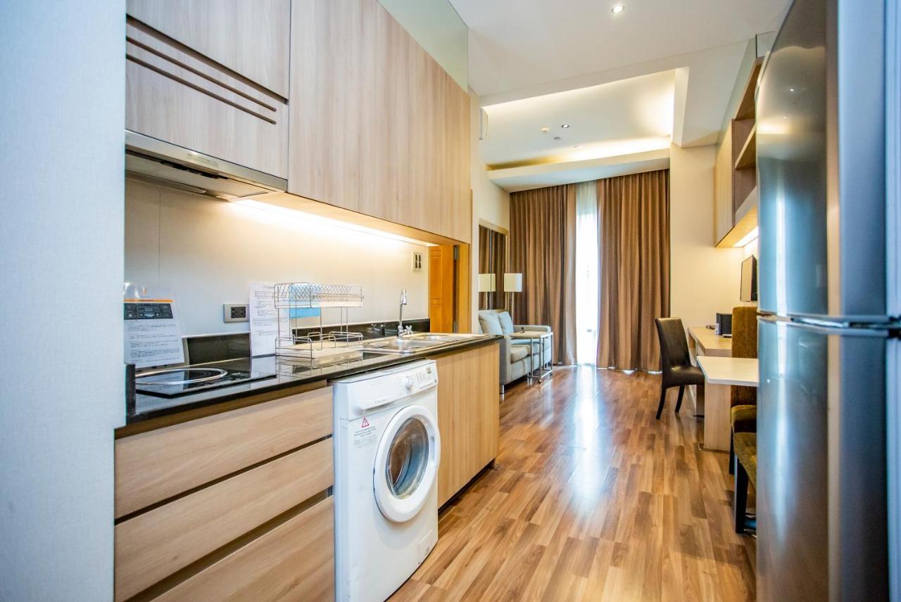 V Residence Bangkok Bagian luar foto