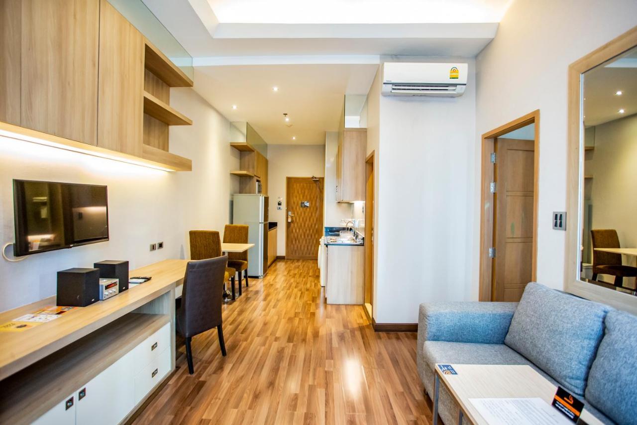 V Residence Bangkok Bagian luar foto