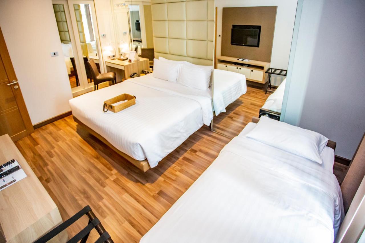 V Residence Bangkok Bagian luar foto